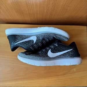 Nike Women’s Free RN in B&W - 10